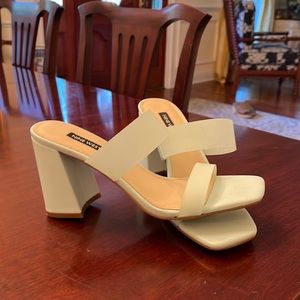 Nine West Light mint heel!  Worn once to prom.